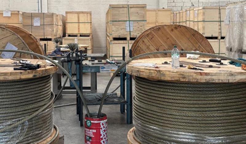 Soluzioni su misura per l’industria pesante: funi in acciaio con capocorda a testa fusa